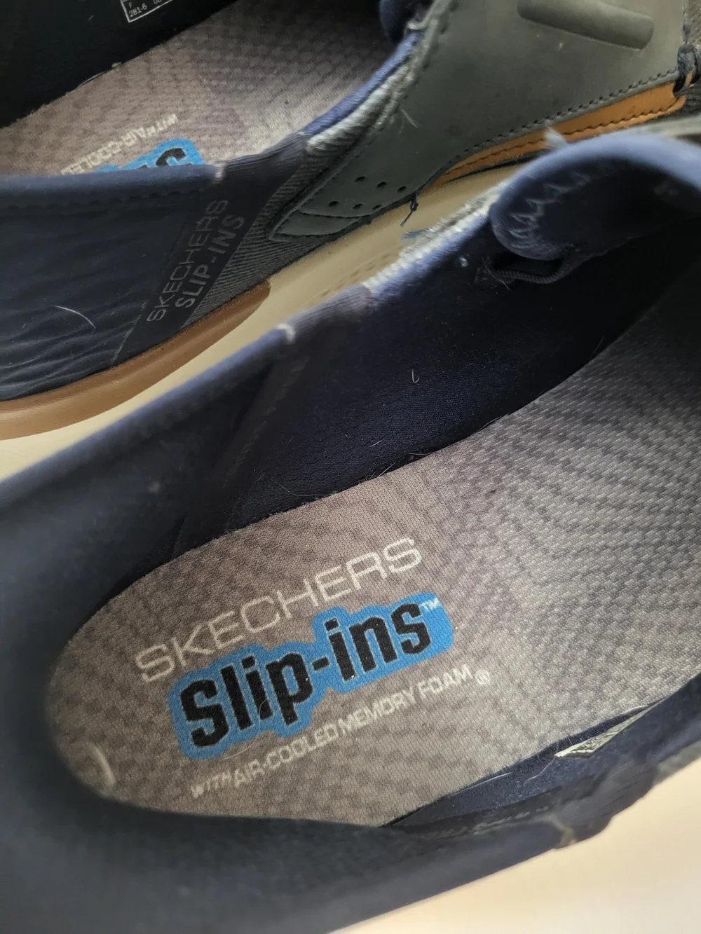 Sketchers Wide Fit Air Cooled Memory Foam Men’s Casual Shoes Size 10.5